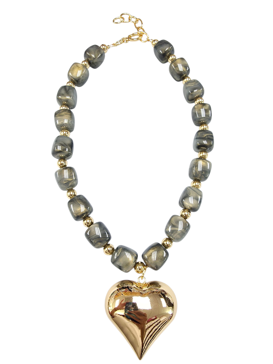 Chunky resin beaded necklace with gold heart pendant NC-SJ2073