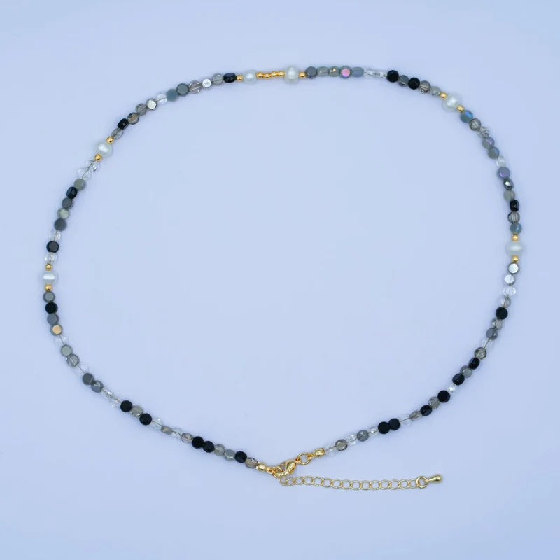 Black-and-White Flat Gemstone 17.5 Inch Necklace CN-0305