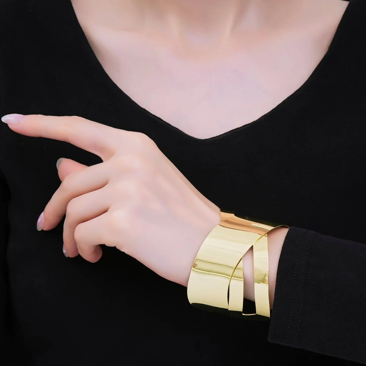 24K Gold Filled Metallic Twisted Irregular Cuff Bracelet BA-21WA3408