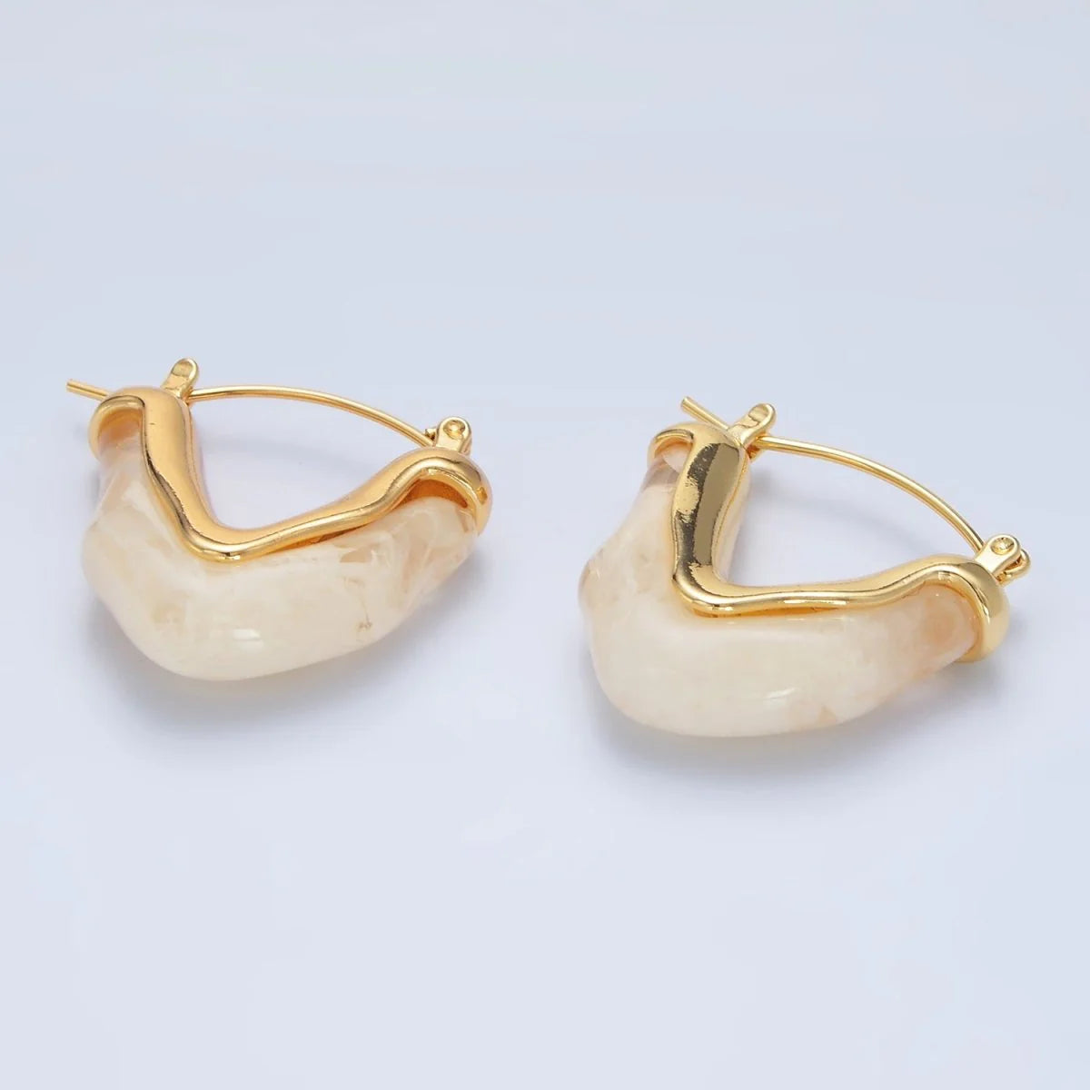 TRENDY CHUNKY RESIN V-SHAPED LATCH HOOP EARRINGS EA-21P233