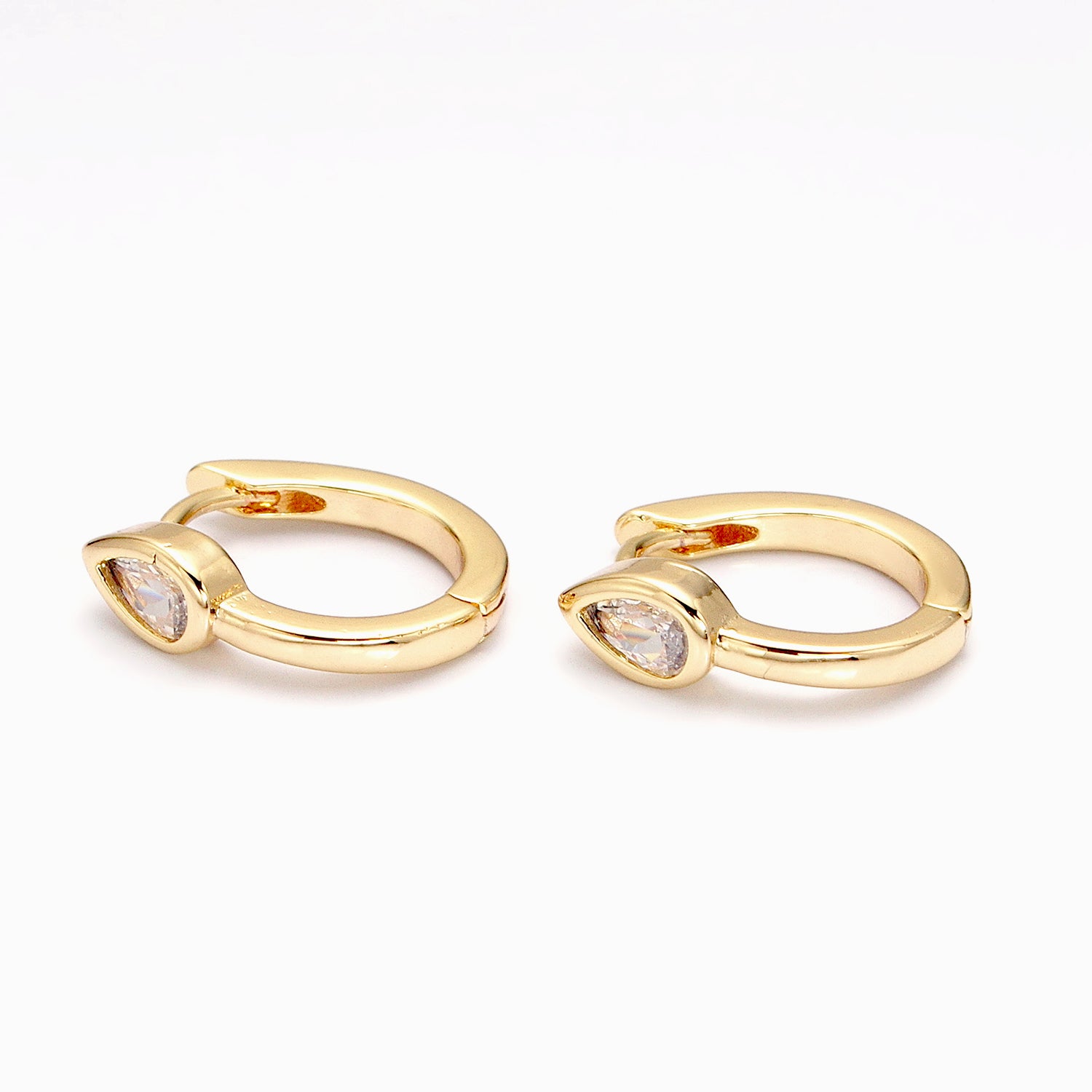 Gold Clear Teardrop Arrow 15mm Huggie Earrings in Silver & Gold