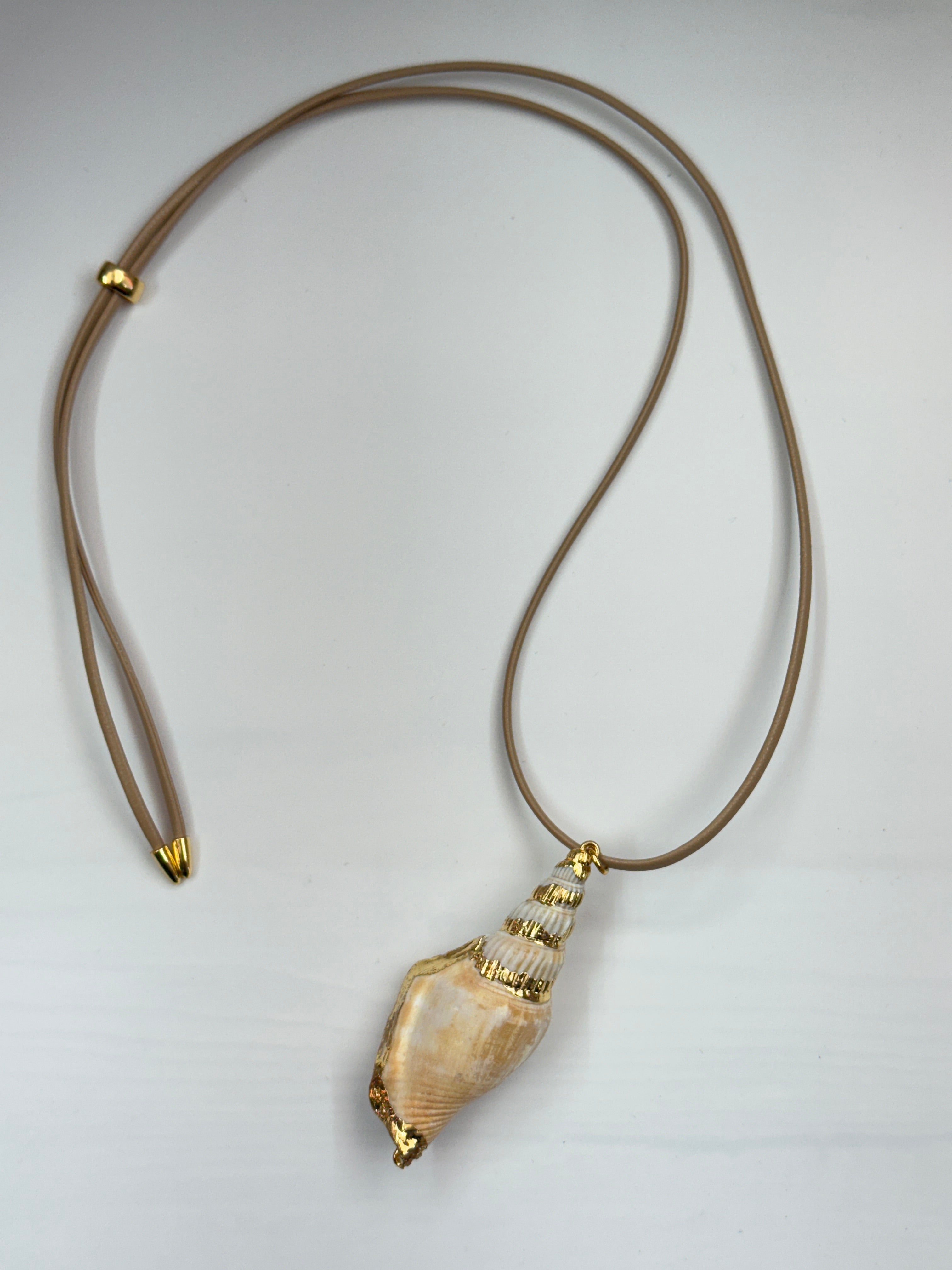 ADJUSTABLE BEIGE LEATHER CORD SHELL NECKLACE NC-SJ2048