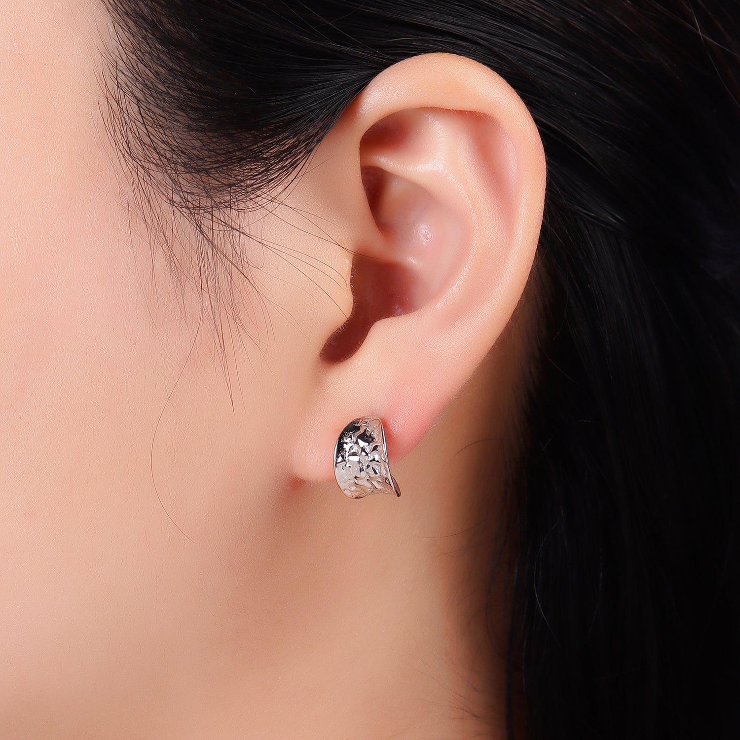 Hammered Sterling Silver Minimalist Posts ✦ EA-SL582