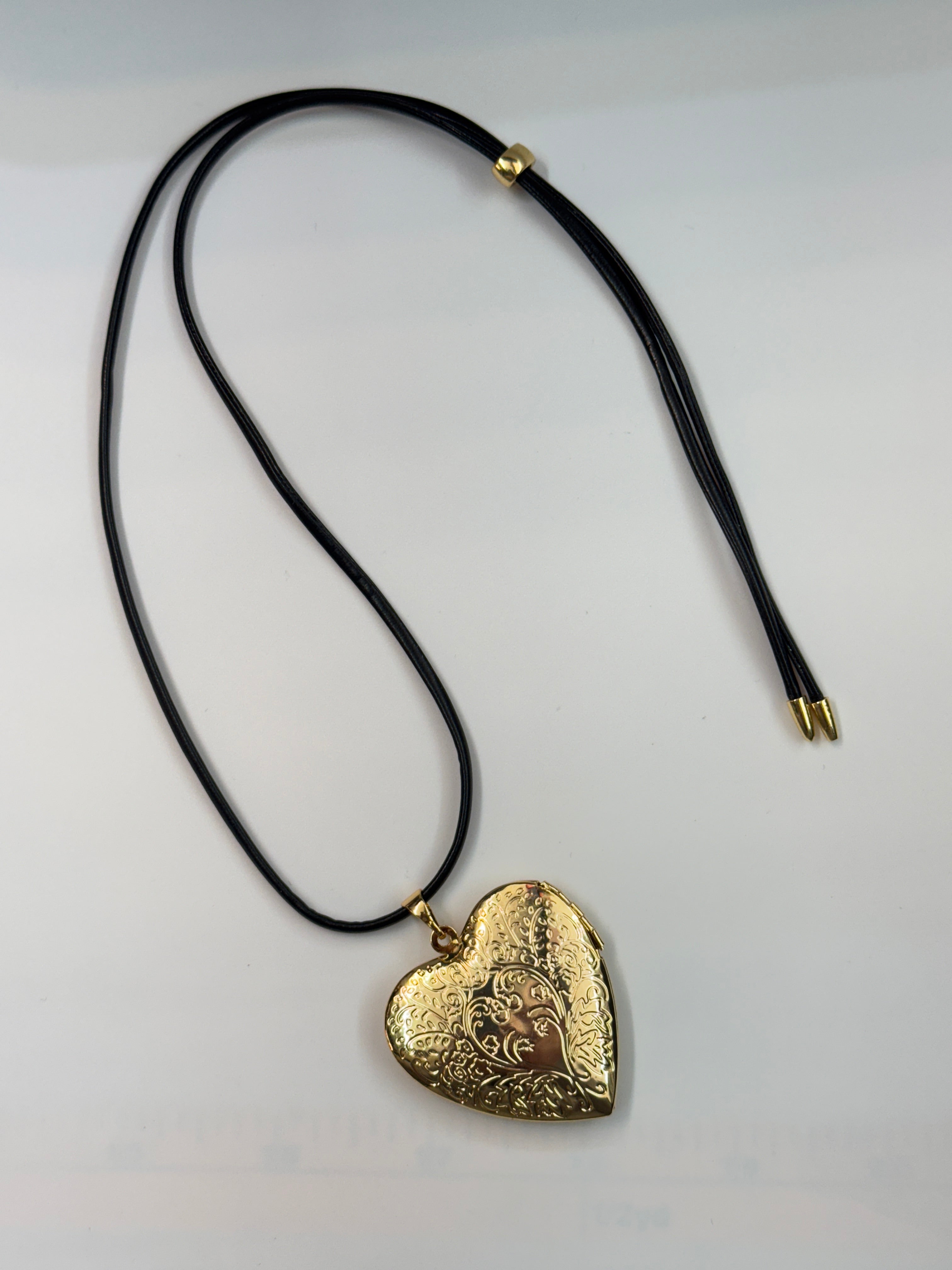 BLACK LEATHER CORD ENGRAVED HEART LOCKET NECKLACE NC-SJ2044