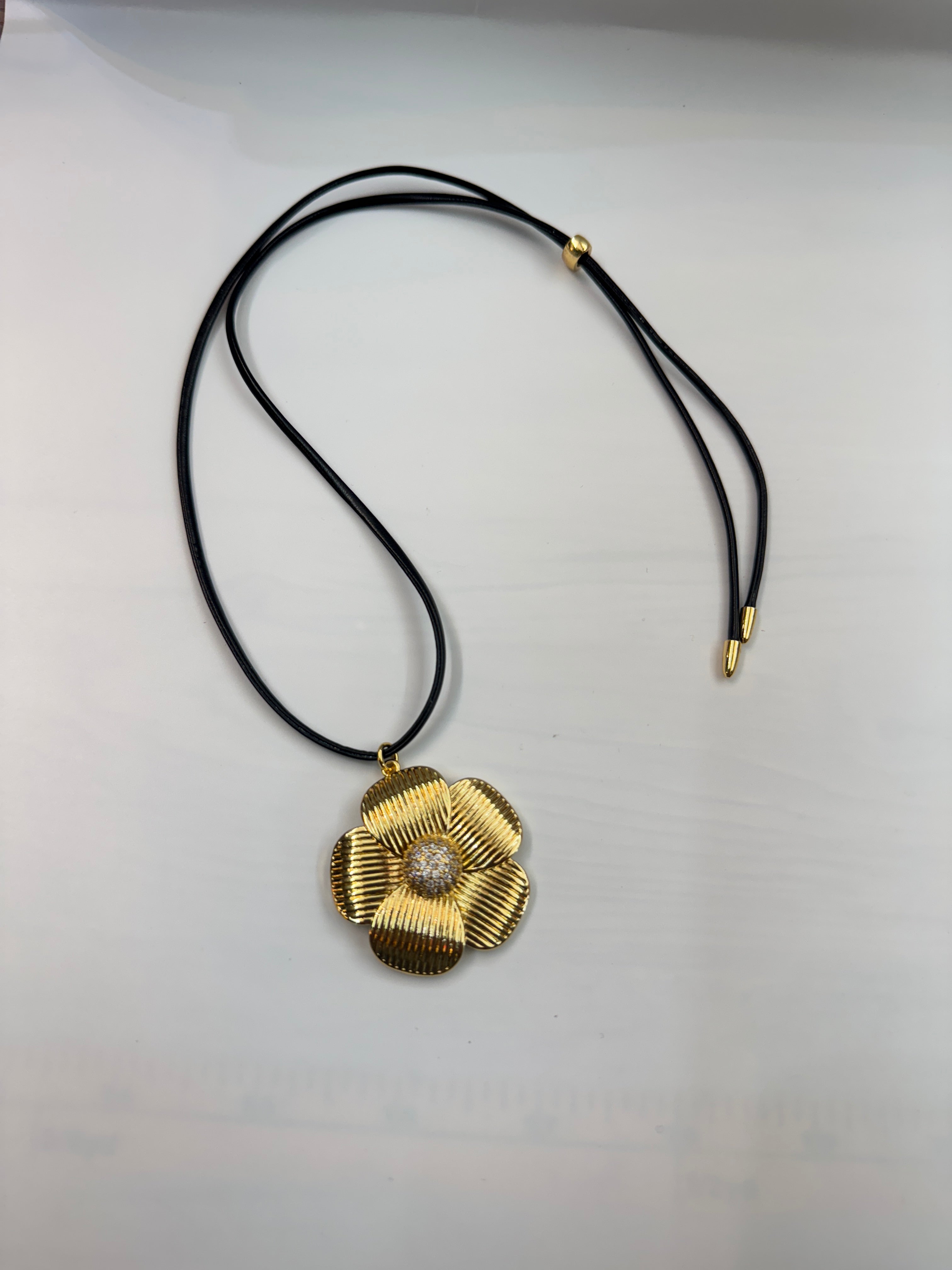Black Leather Ribbed Flower Diamond Necklace Adjustable NC-SJ2045
