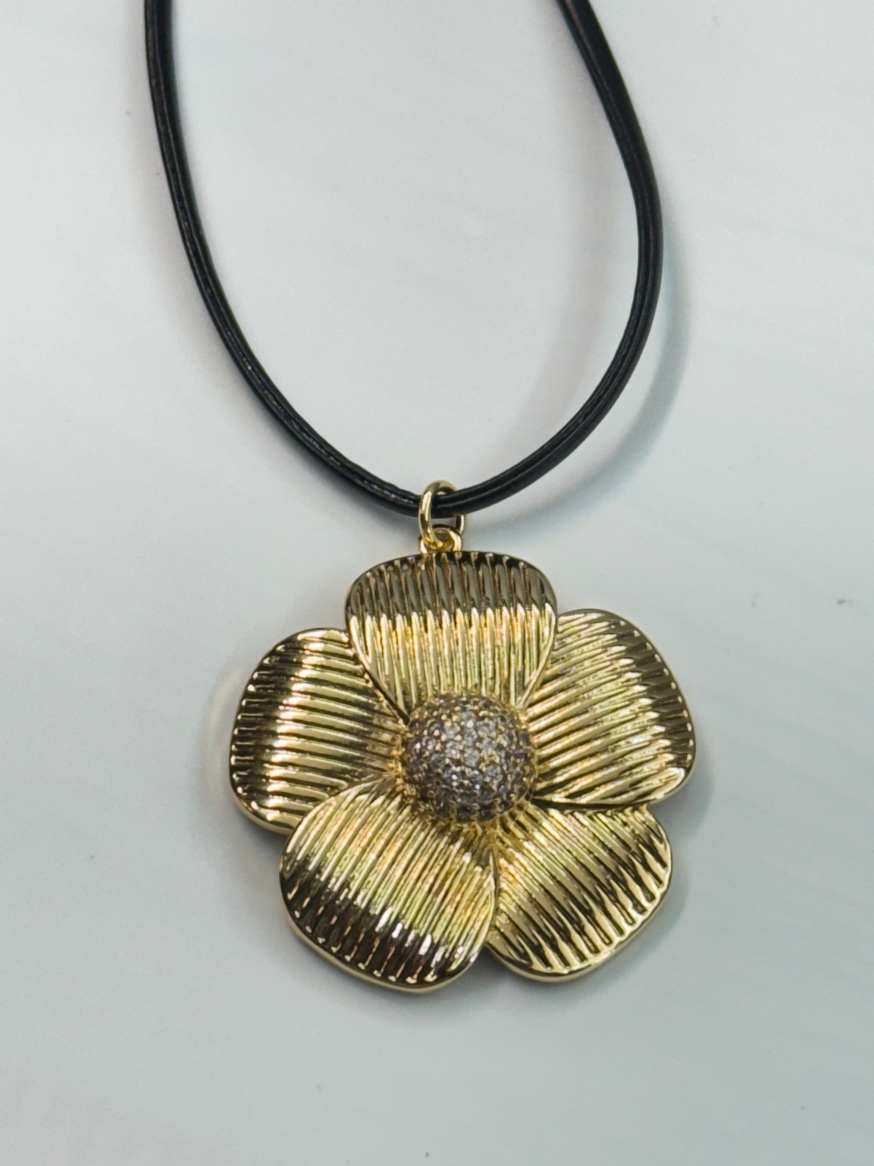 Black Leather Ribbed Flower Diamond Necklace Adjustable NC-SJ2045
