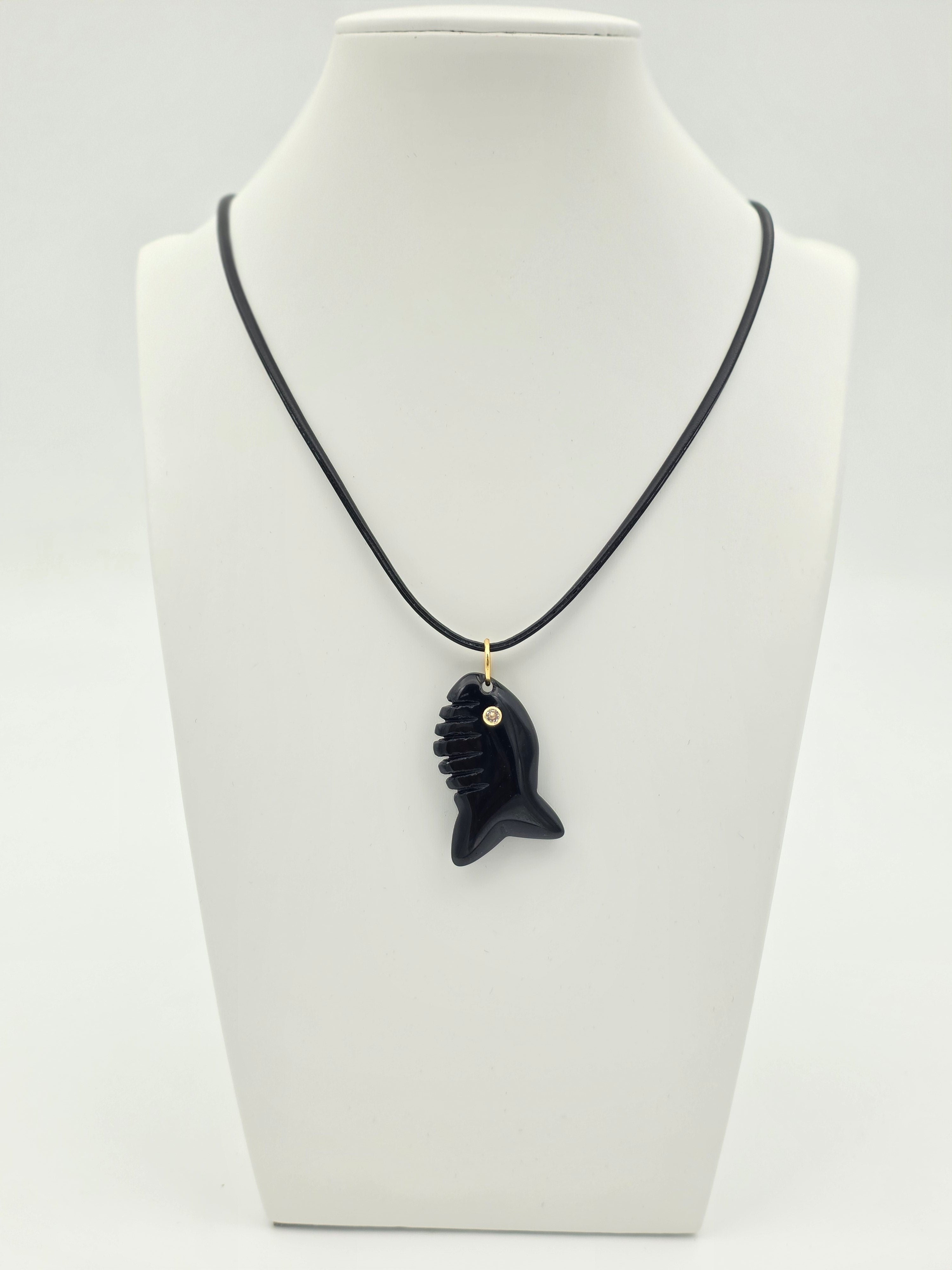 BLACK ADJUSTABLE LEATHER BAGUETTE CORD NECKLACE WITH FISH PENDANT ✦ NC-SJ2001