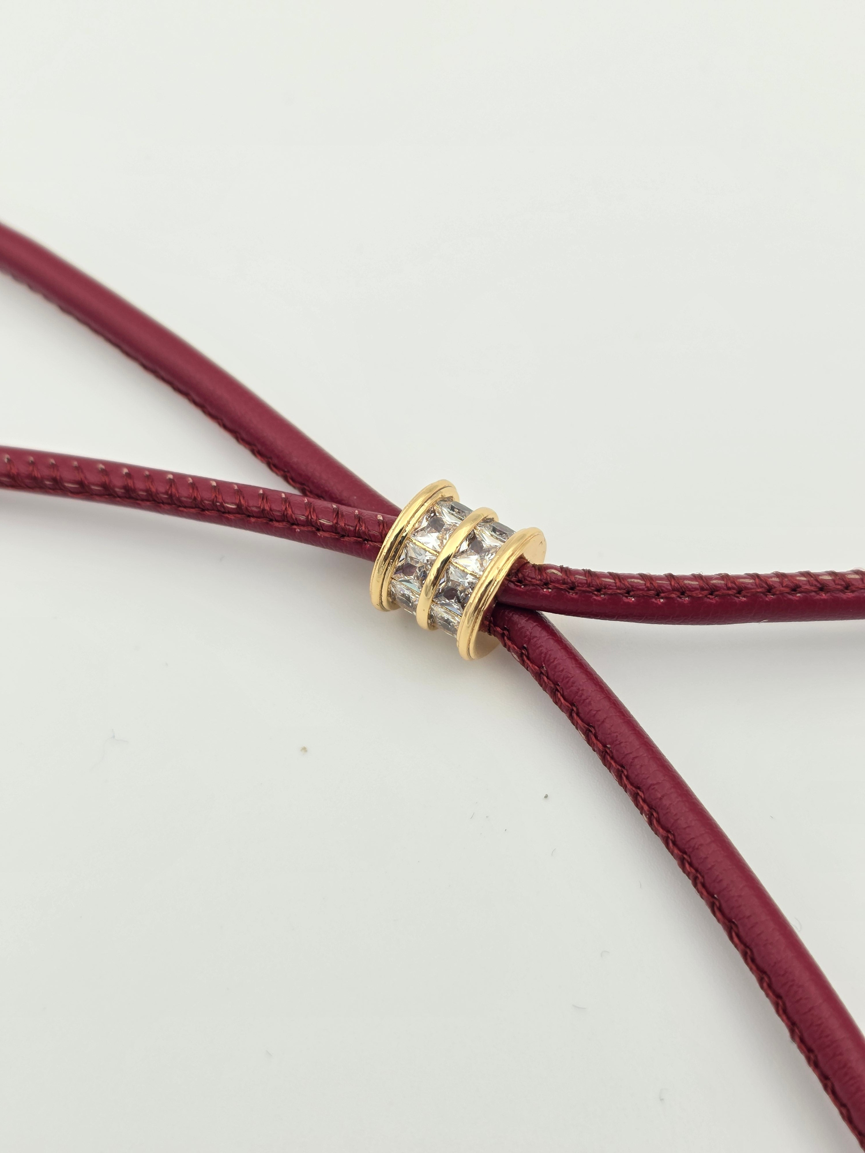 MAROON ADJUSTABLE BAGUETTE CORD NECKLACE WITH GOLD HEART LOCKET ✦ NC-SJ2011