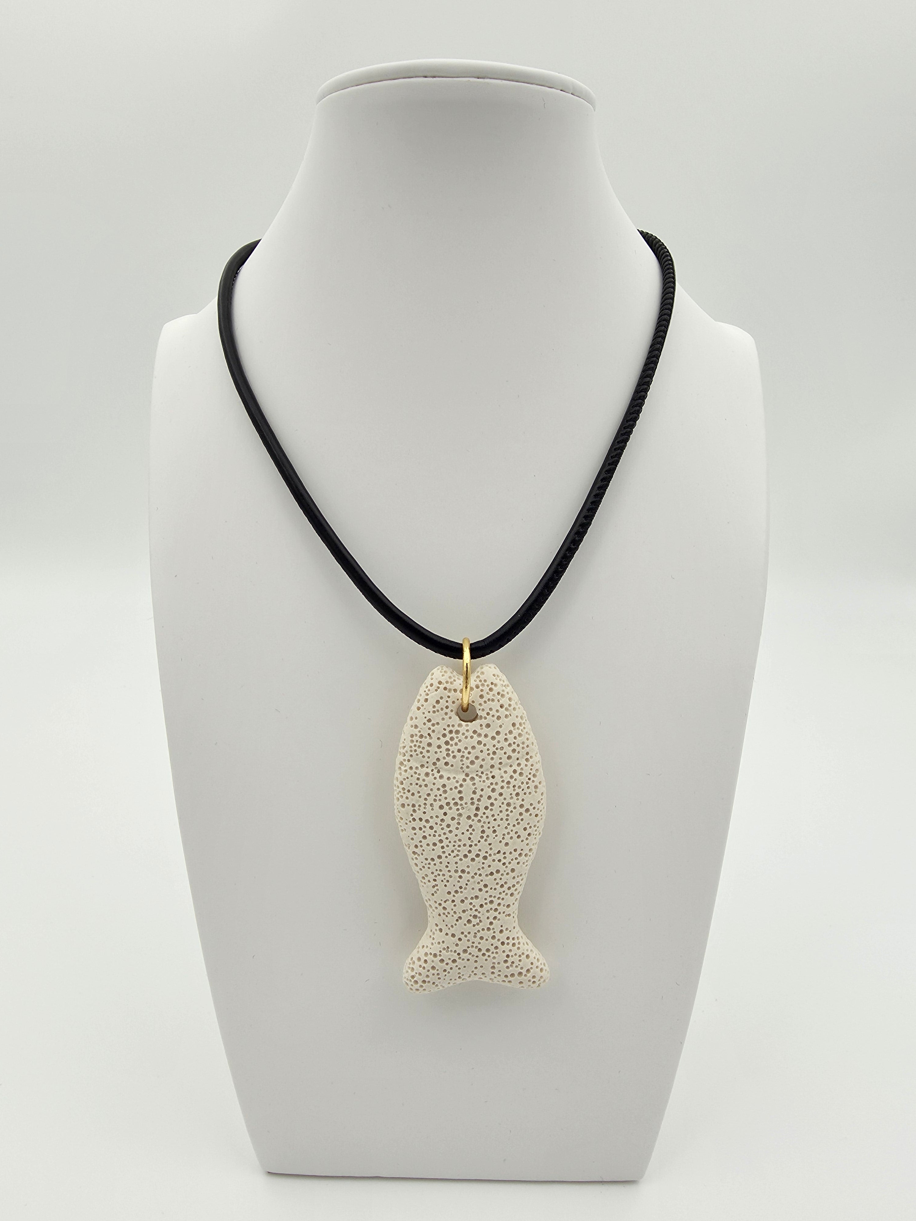BLACK ADJUSTABLE BAGUETTE CORD NECKLACE WITH FISH STONE NC-SJ2013
