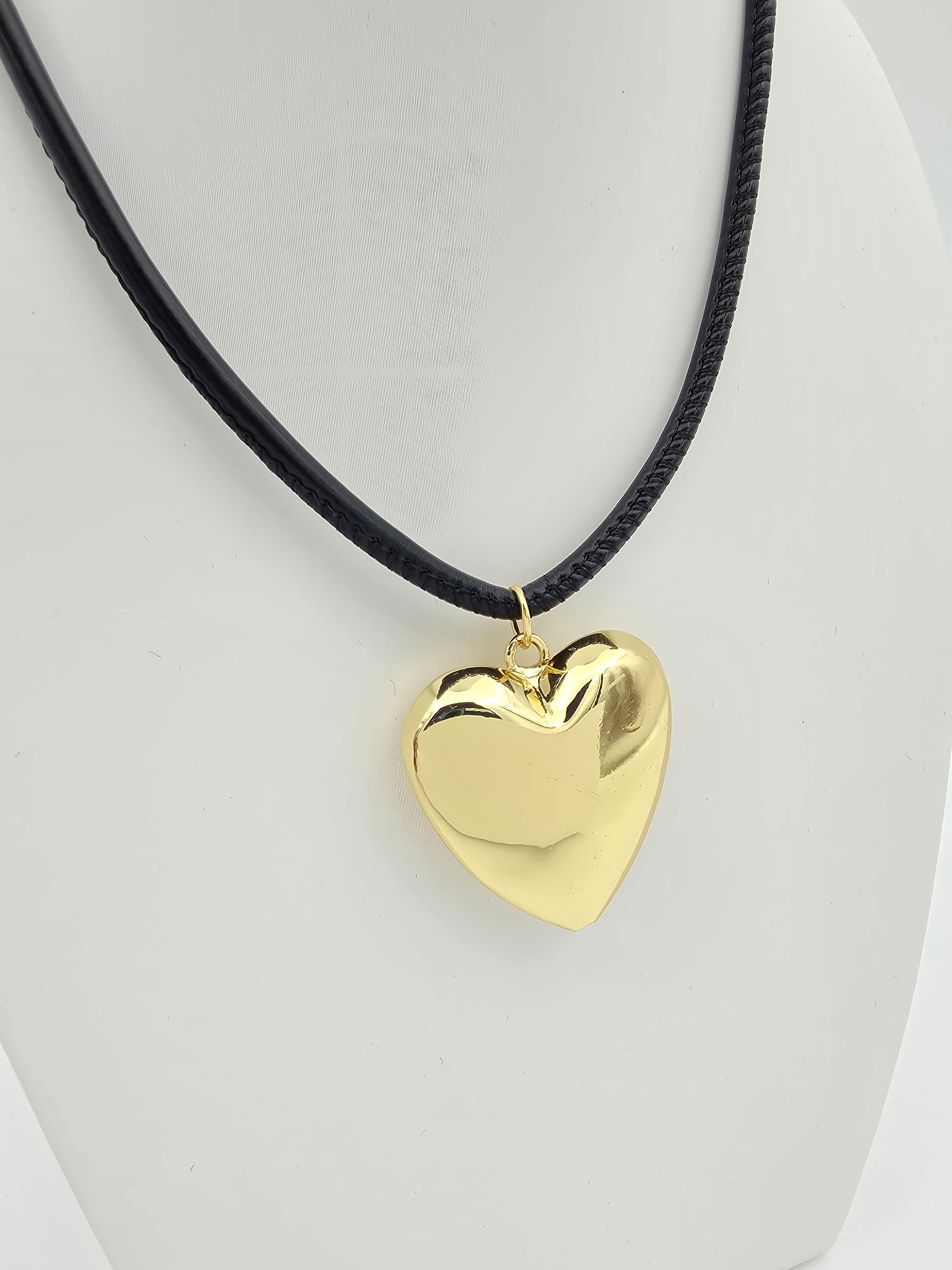 BLACK ADJUSTABLE BAGUETTE CORD NECKLACE WITH GOLD HEART PENDANT ✦ NC-SJ2014