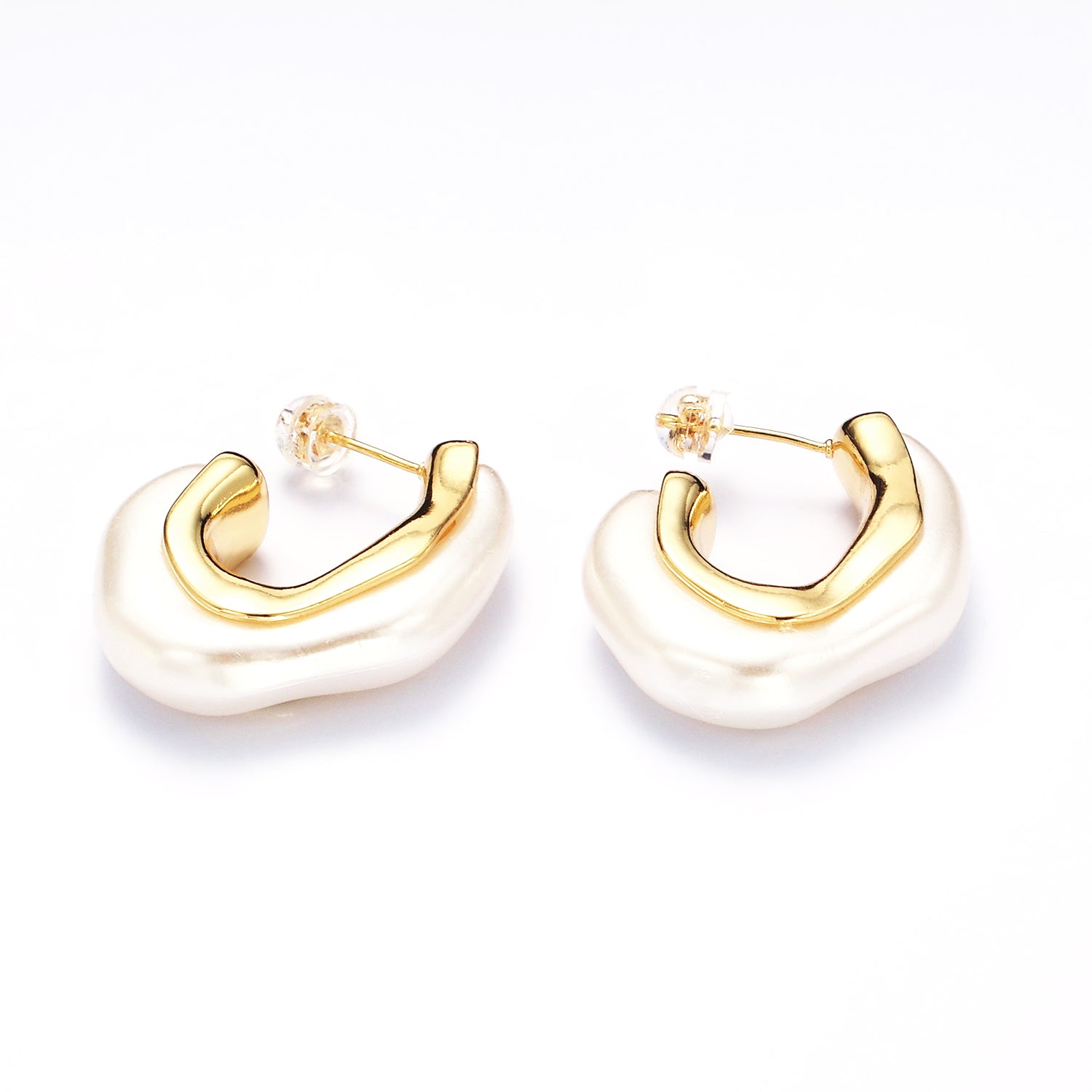 Gold 30mm Shell Pearl Geometric J-Shaped Hoop ✦  EA-21Q193