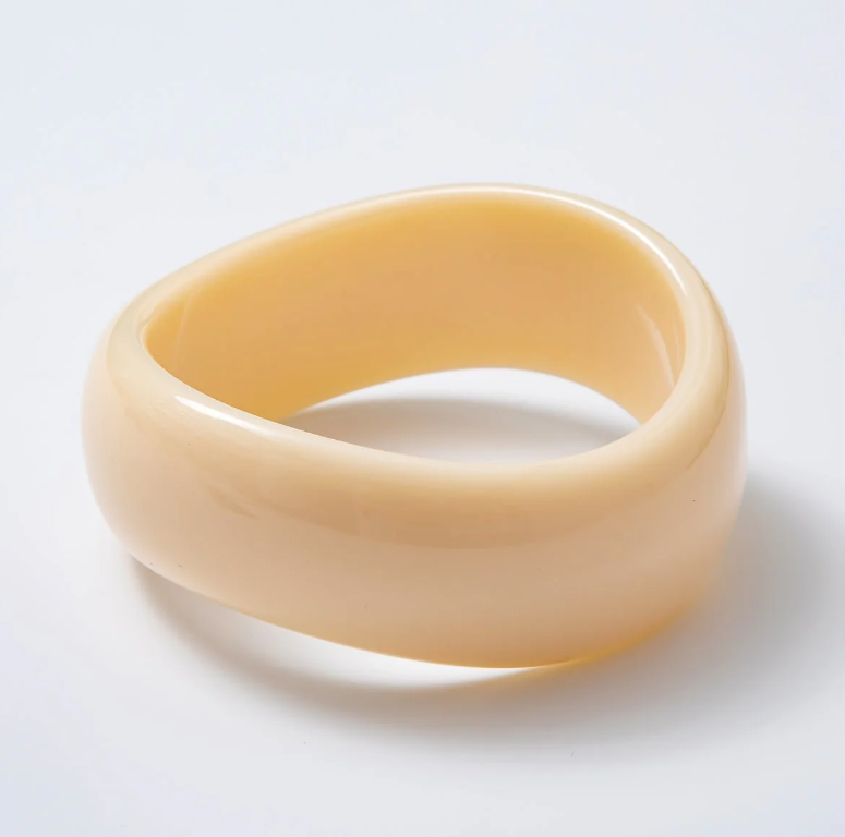 Solid Resin Acrylic Geometric Wide Bangle ✦ BA-21WA3386