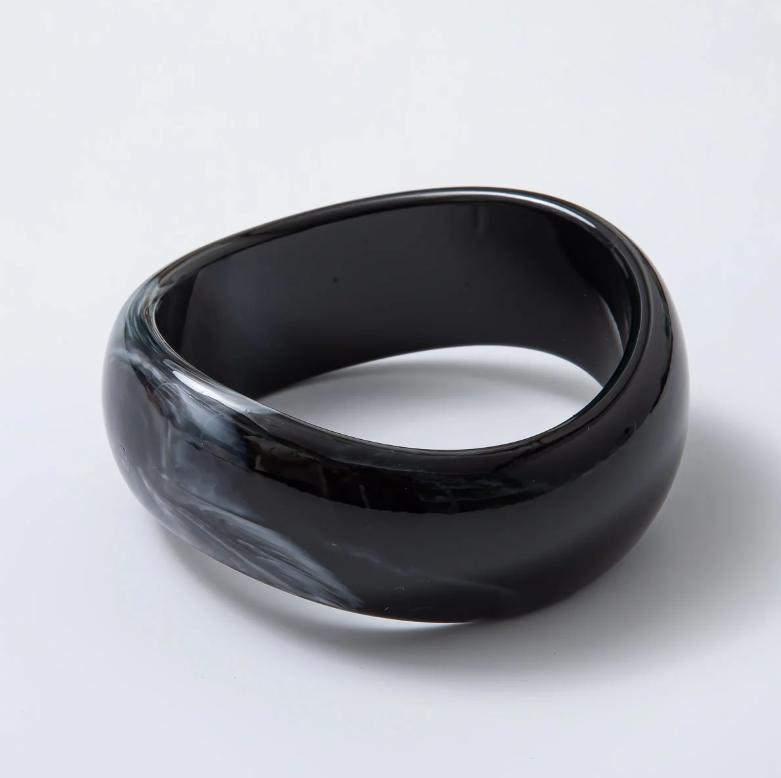 Solid Resin Acrylic Geometric Wide Bangle ✦ BA-21WA3389