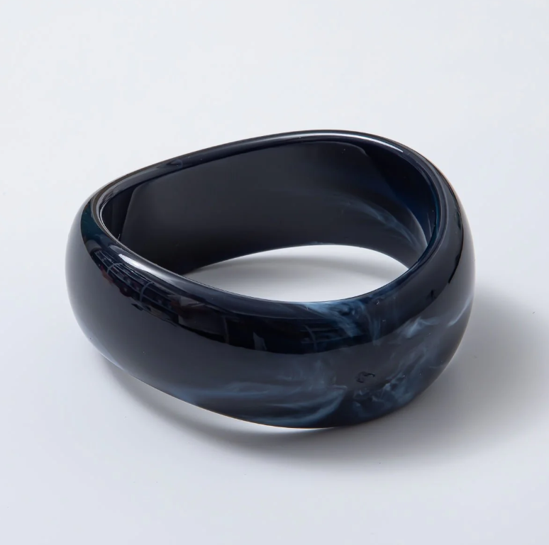 Solid Resin Acrylic Geometric Wide Bangle ✦ BA-21WA3390
