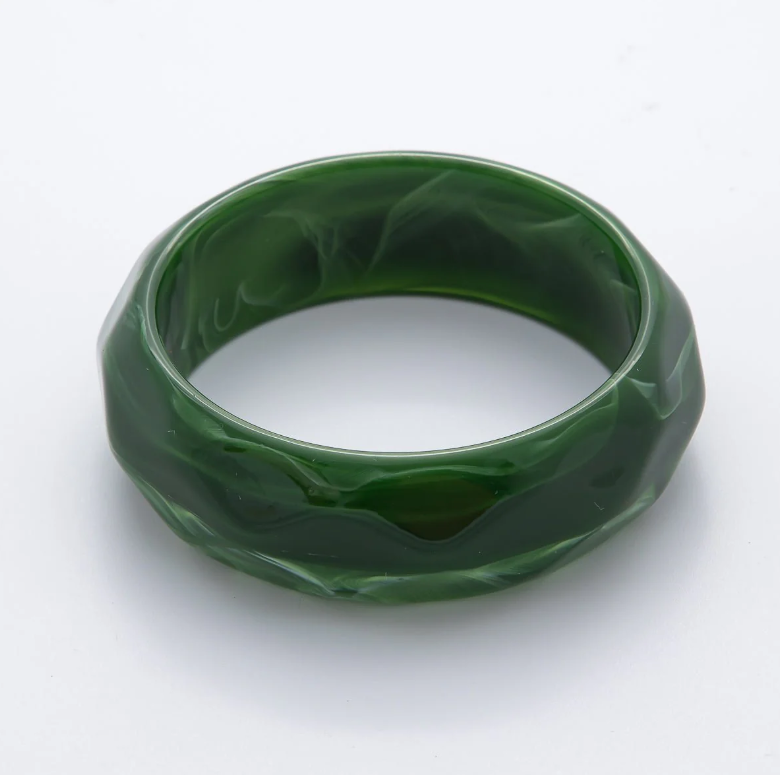 Geometric Wavy Solid Resin Acrylic Wide Bangle Bracelet ✦ BA-21WA3399