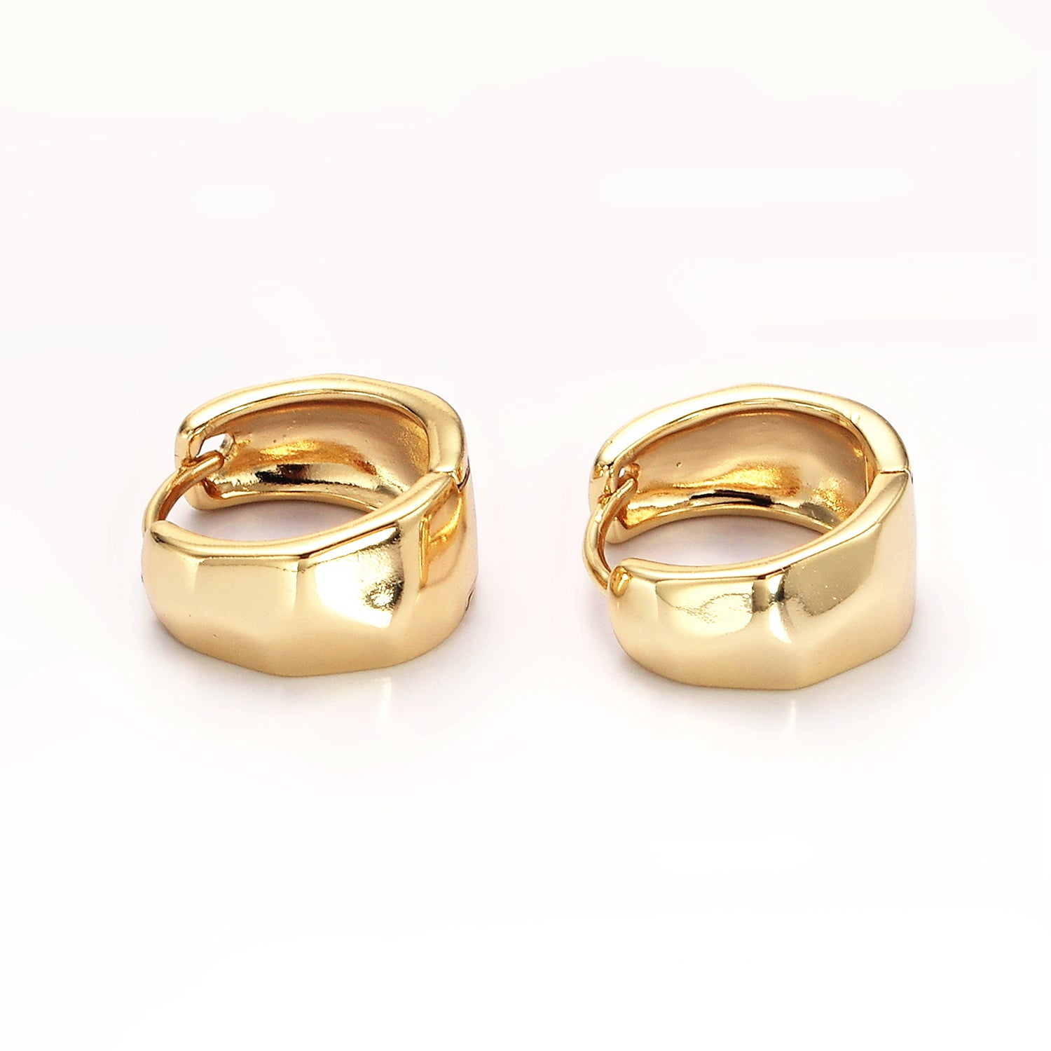 Gold Hammered Round Hoop Huggie Earrings ✦  EA-21V288