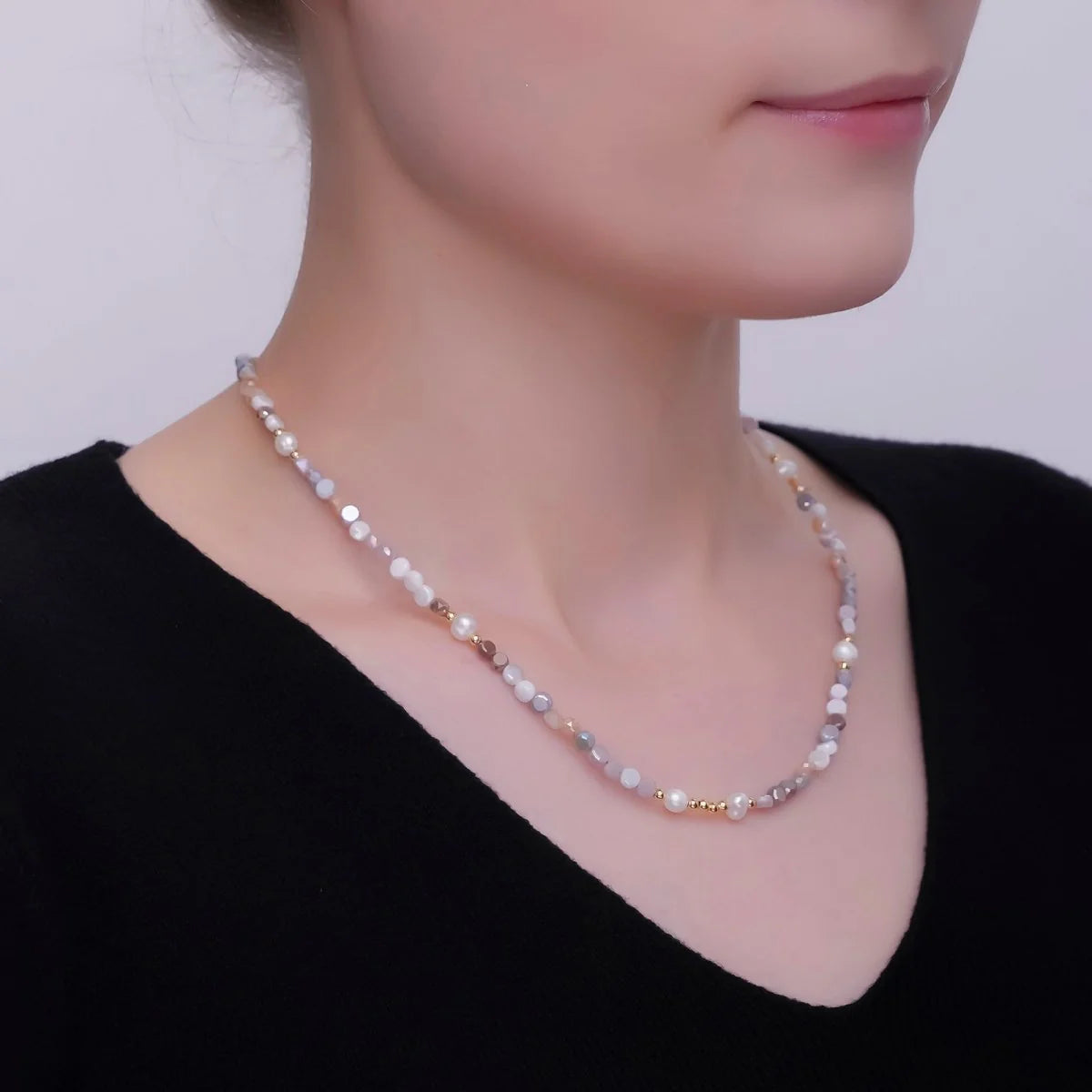 Grey Multifaceted Gemstone 17.5 Inch Necklace CN-0308