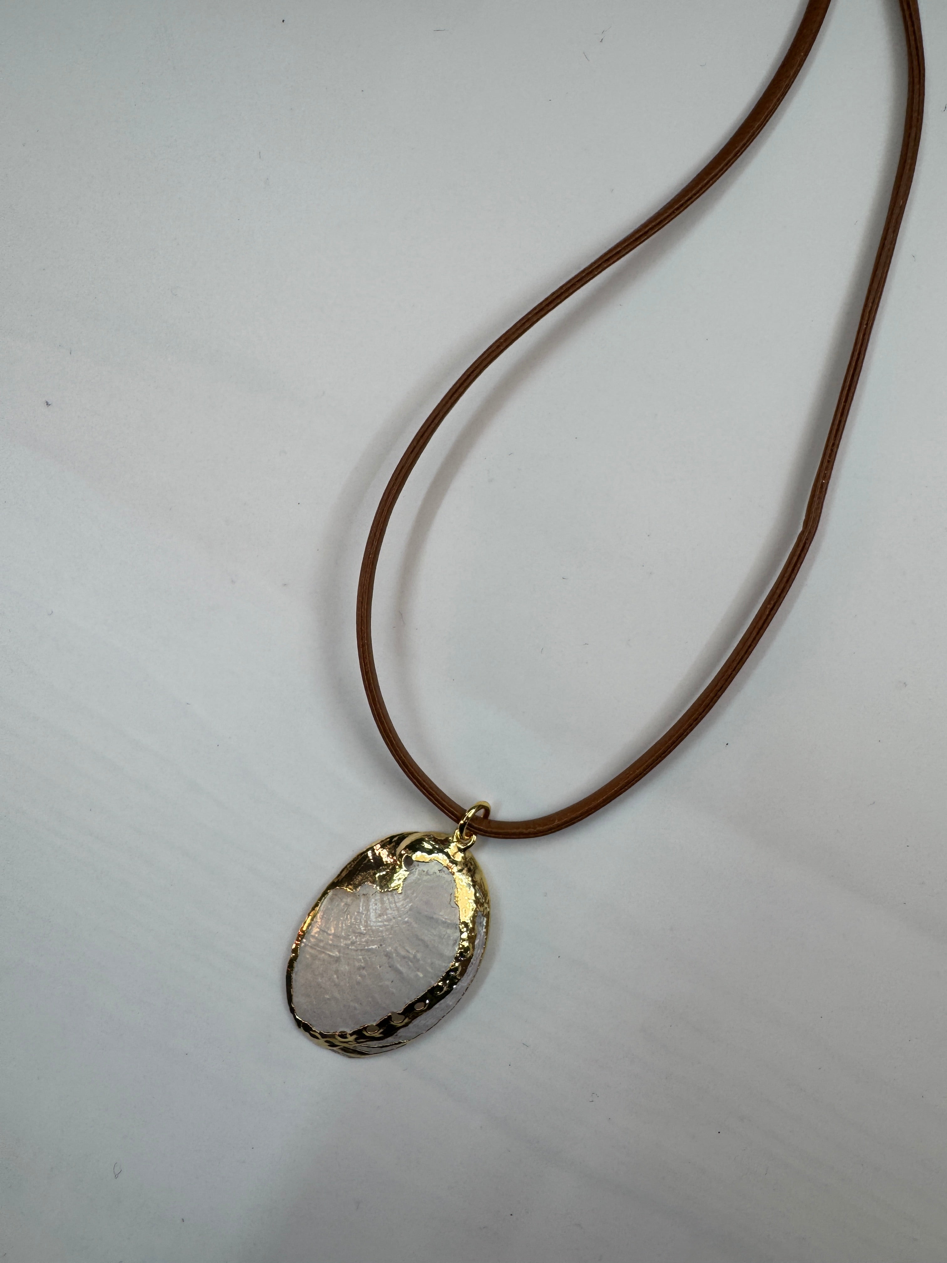 ADJUSTABLE TAN LEATHER CORD SHELL NECKLACE NC-SJ2041