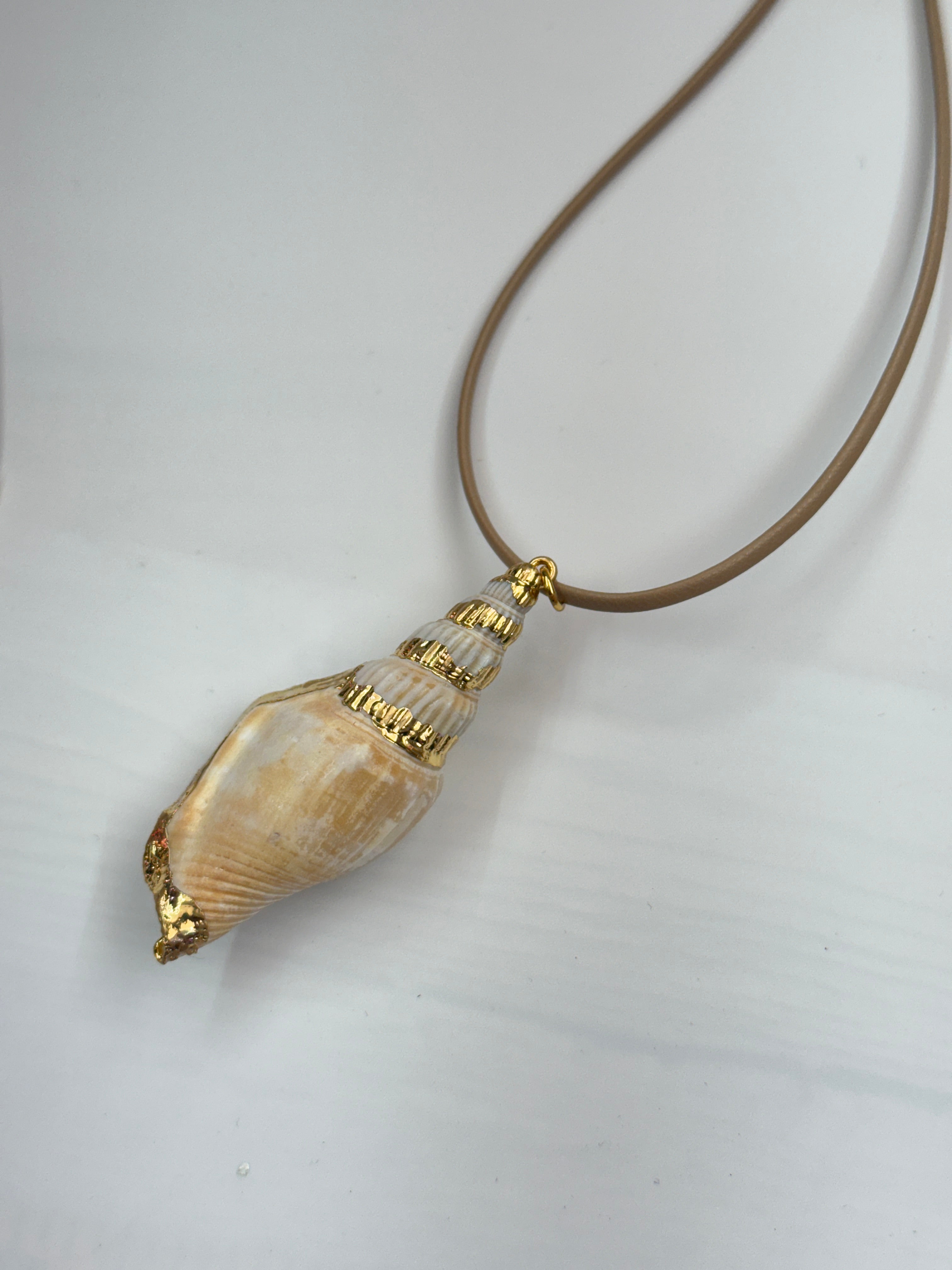 ADJUSTABLE BEIGE LEATHER CORD SHELL NECKLACE NC-SJ2048