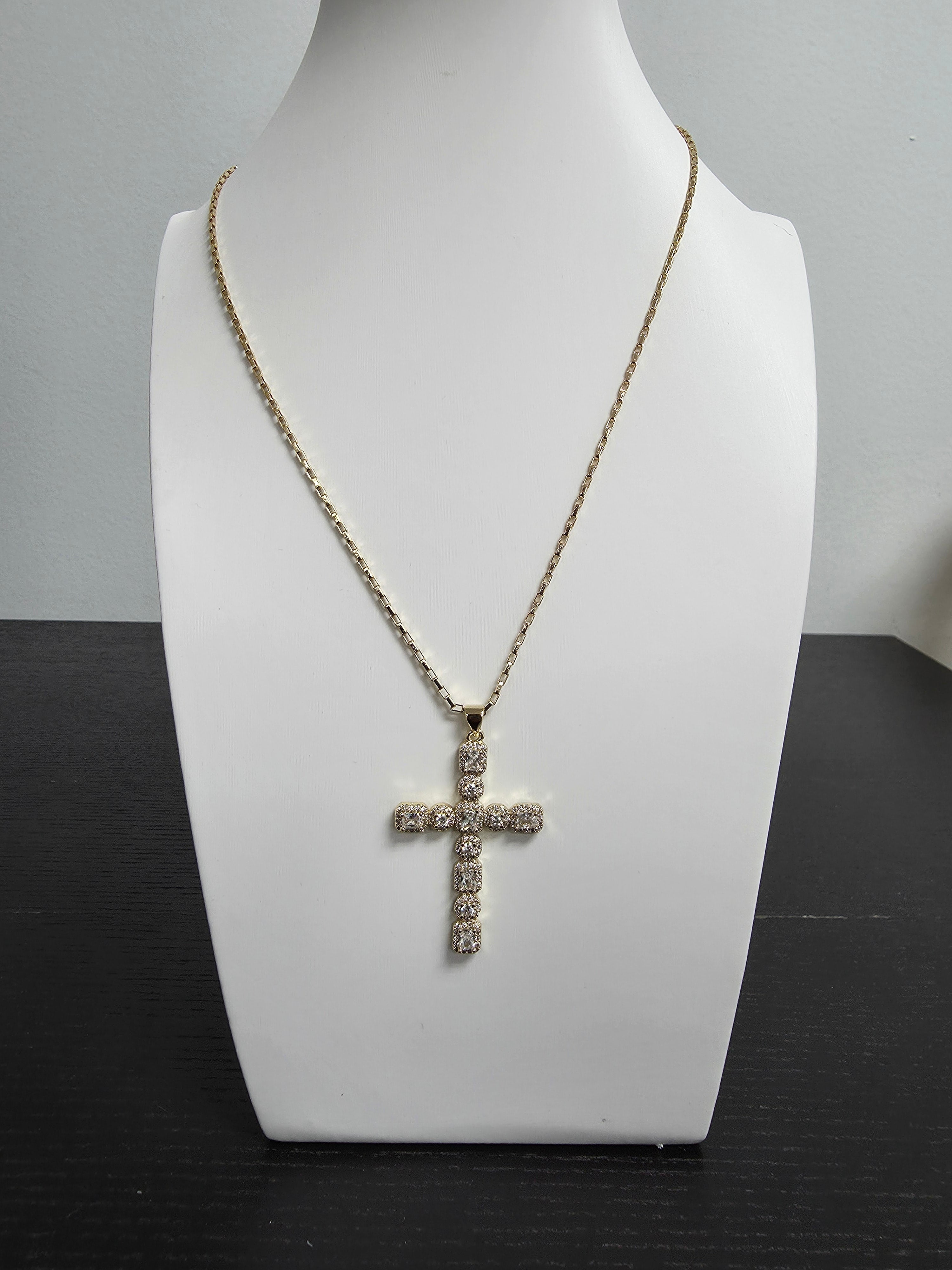 Box Paperclip Chain Necklace with CZ Cross CDESIGN-00385