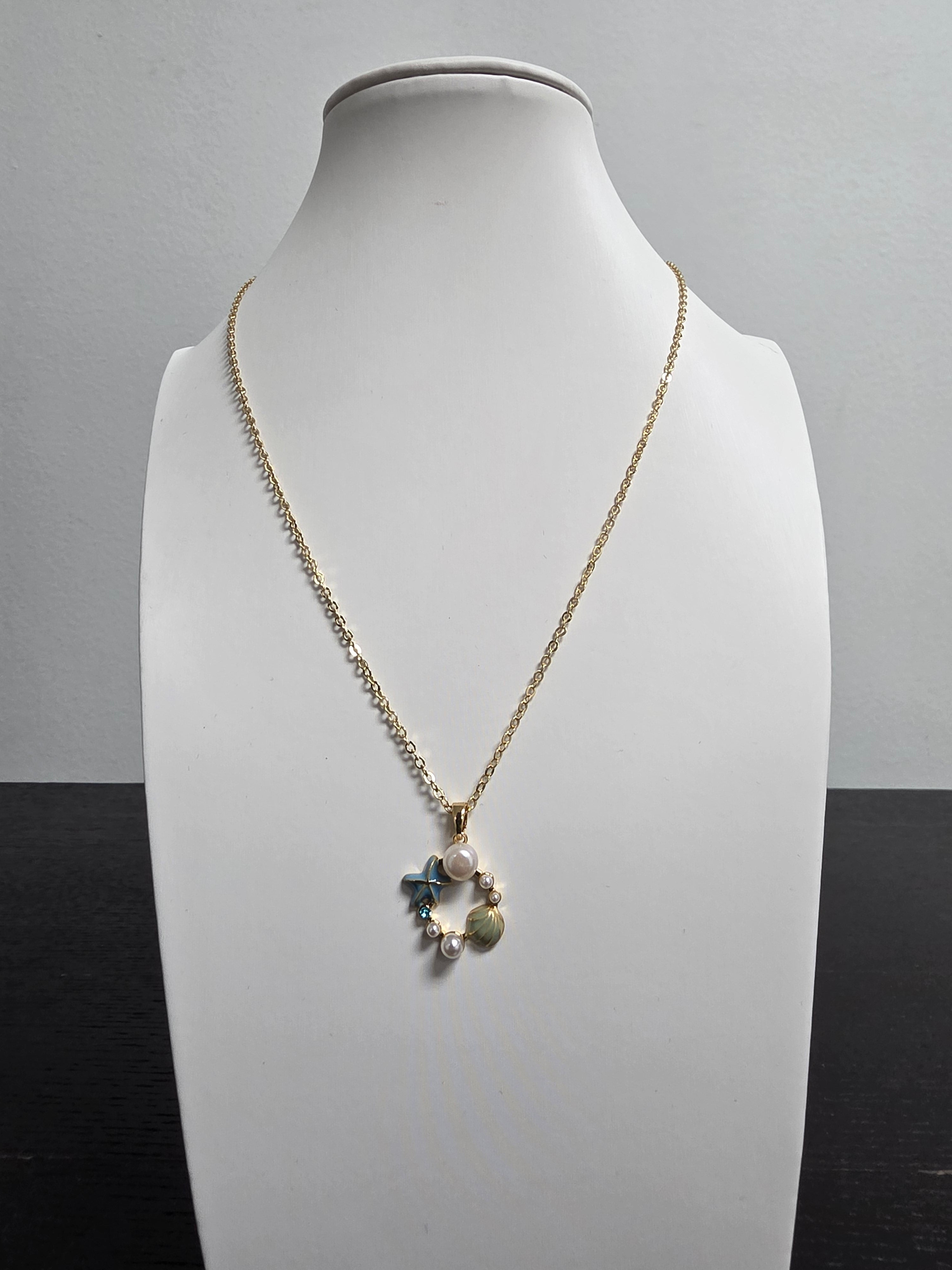 Dainty Star Fish Clam Shell Charm Necklace 18-inch Necklace CDESIGN-00475