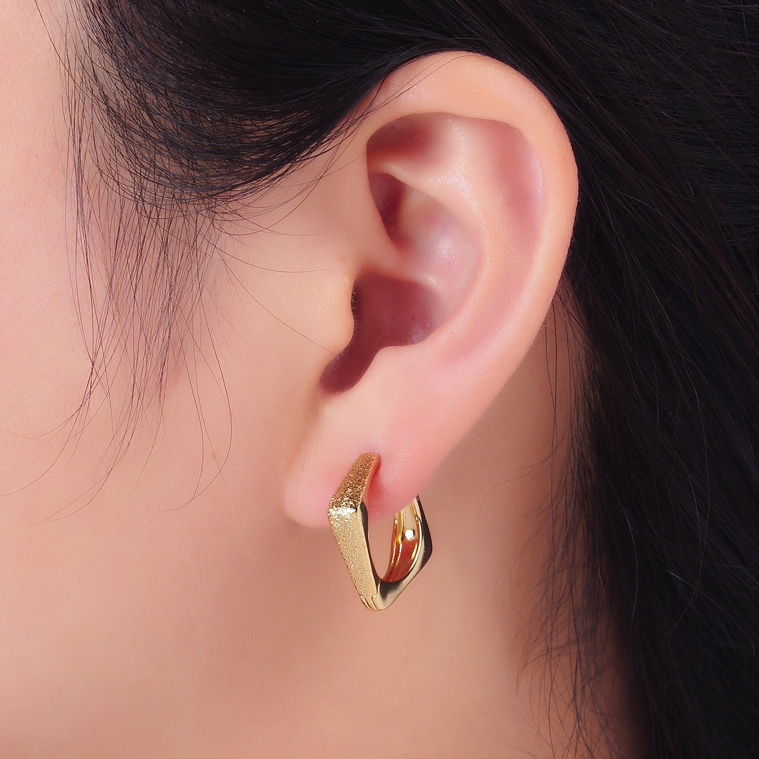 Gold Hammered Gold Geometric Huggies Earring-00175