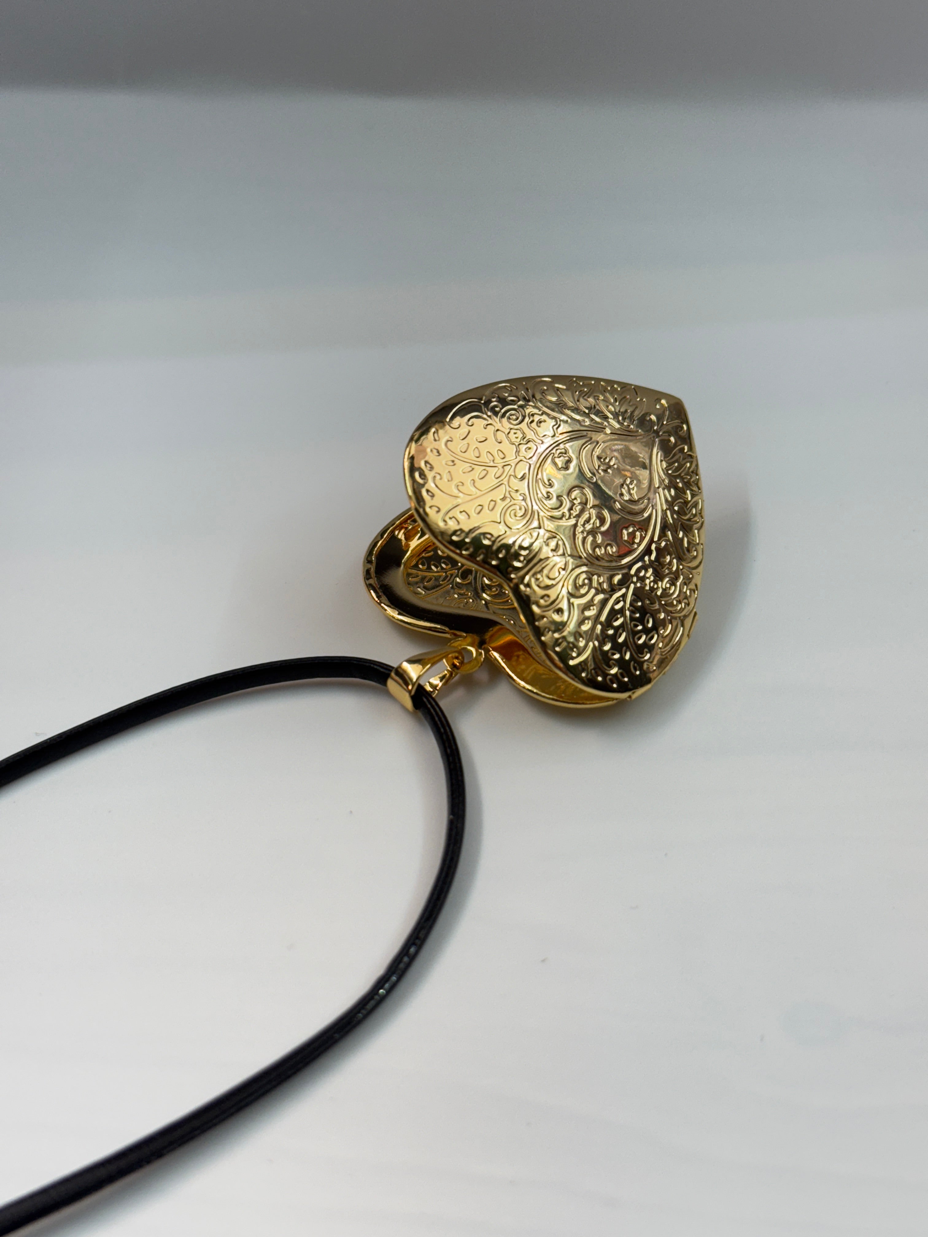 BLACK LEATHER CORD ENGRAVED HEART LOCKET NECKLACE NC-SJ2044
