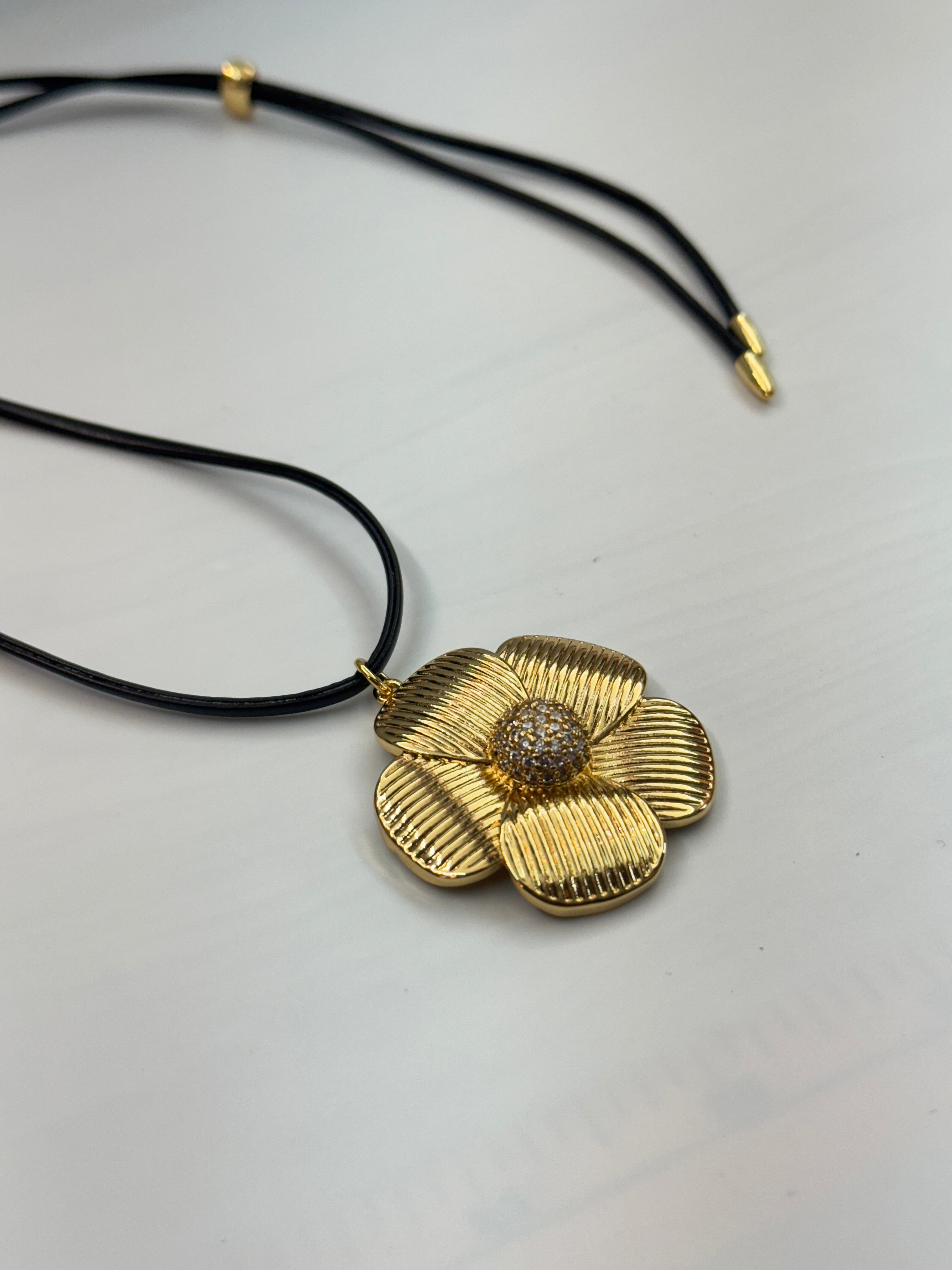 Black Leather Ribbed Flower Diamond Necklace Adjustable NC-SJ2045