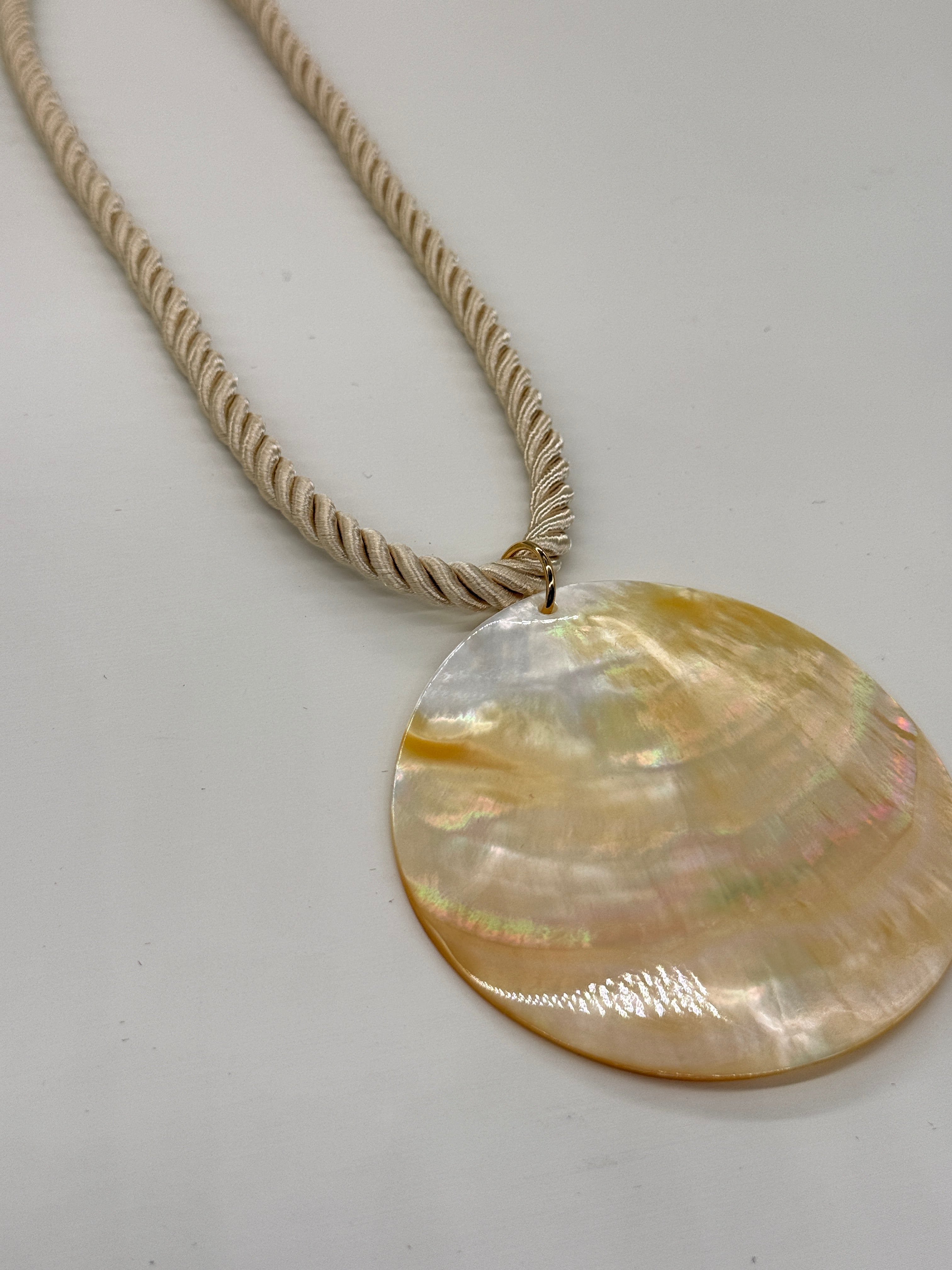 HANDMADE SUMMER BEIGE SHELL TWISTED CORD ADJUSTABLE NECKLACE BEACH ALL SEASON