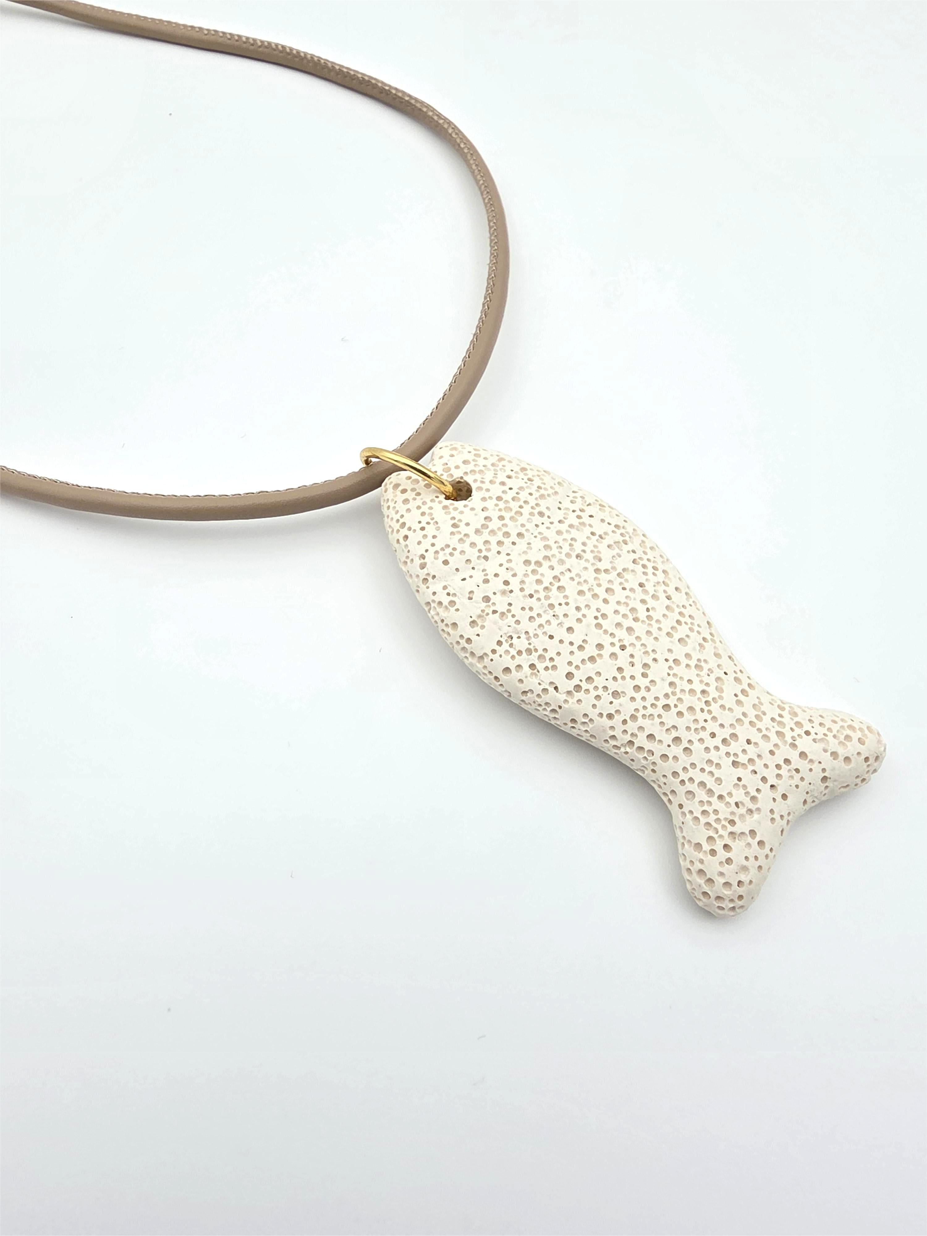 BEIGE ADJUSTABLE BAGUETTE CORD NECKLACE WITH FISH STONE ✦ NC-SJ2012