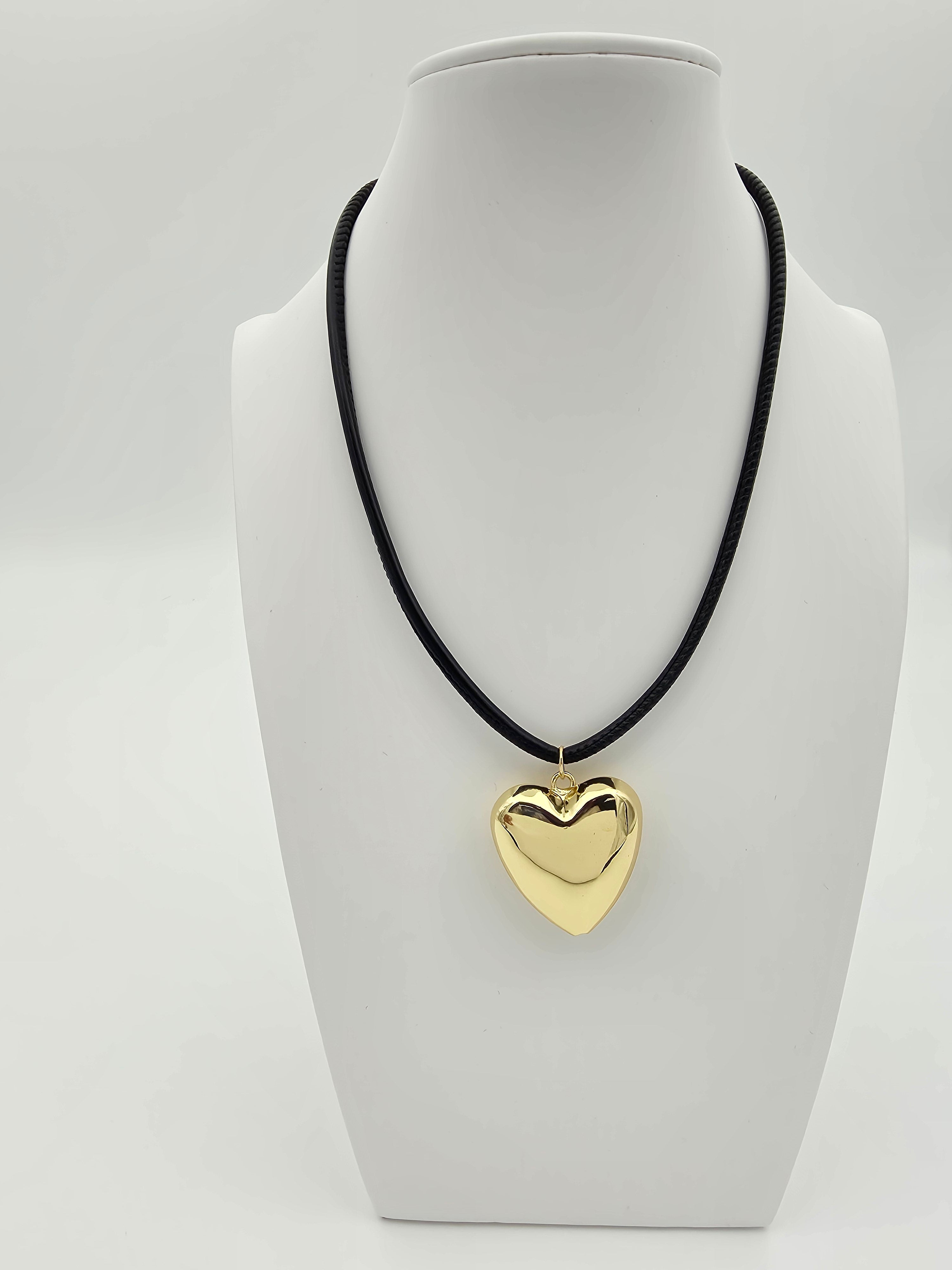 BLACK ADJUSTABLE BAGUETTE CORD NECKLACE WITH GOLD HEART PENDANT  ✦ NC-SJ2014