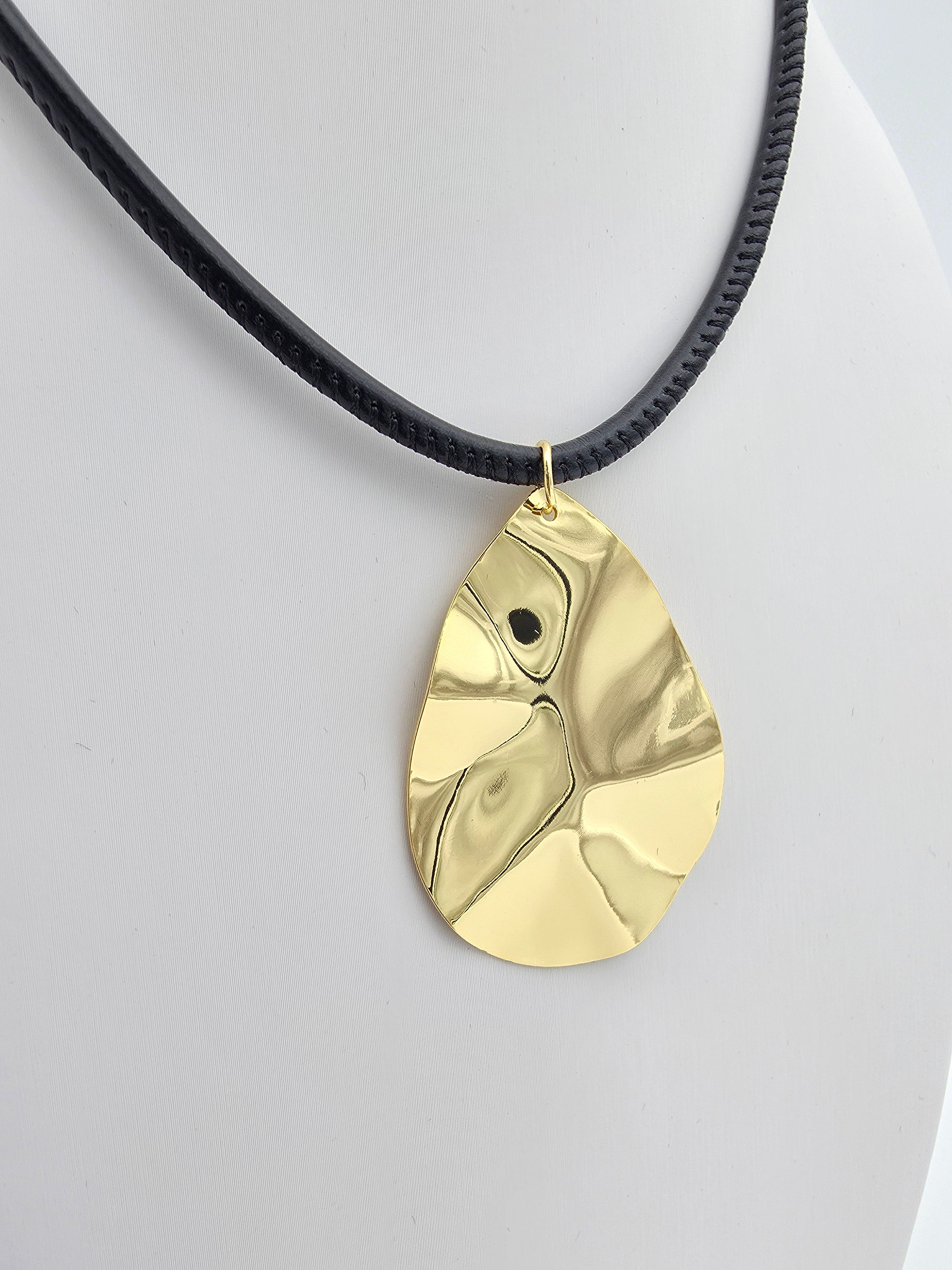 CUSTOM BLACK ADJUSTABLE BAGUETTE CORD NECKLACE WITH GOLD PETAL PENDANT ✦ NC-SJ2015