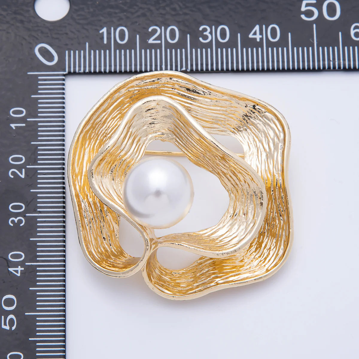White Pearl Geometric Foil Brooch Pin BH-21BH074