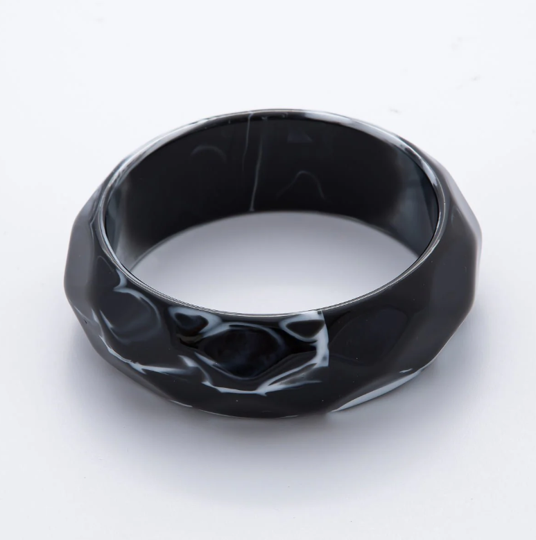Geometric Wavy Solid Resin Acrylic Wide Bangle Bracelet ✦ BA-21WA3397