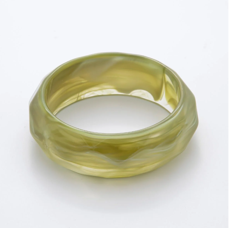 Geometric Wavy Solid Resin Acrylic Wide Bangle Bracelet ✦ BA-21WA3398